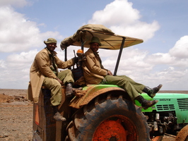 Kenya - Soldiers - famine Northern Kenya